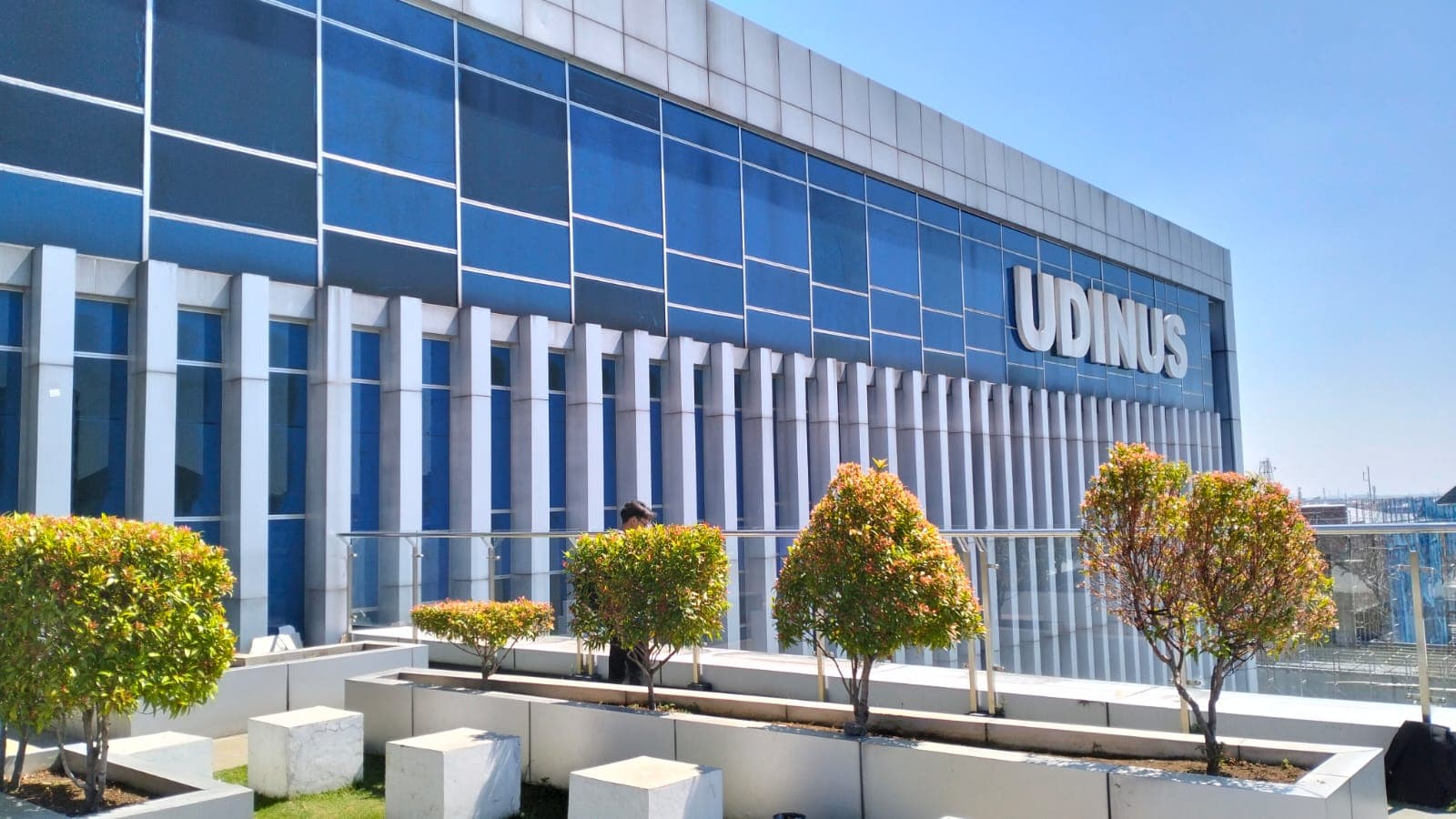 Background UDINUS